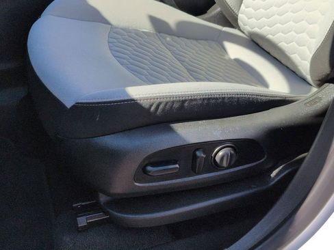 Used 2020 Chevrolet Equinox LS w/ LS Convenience Package FWD image 12