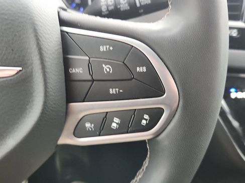 Used 2025 Chrysler Pacifica Select FWD image 17