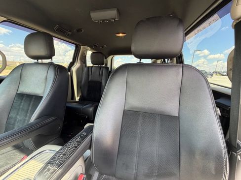 Used 2018 Dodge Grand Caravan SXT FWD image 13