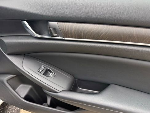 Used 2018 Honda Accord Touring image 45