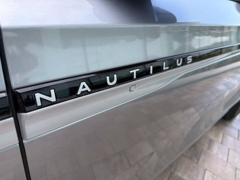 Certified 2025 Lincoln Nautilus Premier AWD/4WD image 9