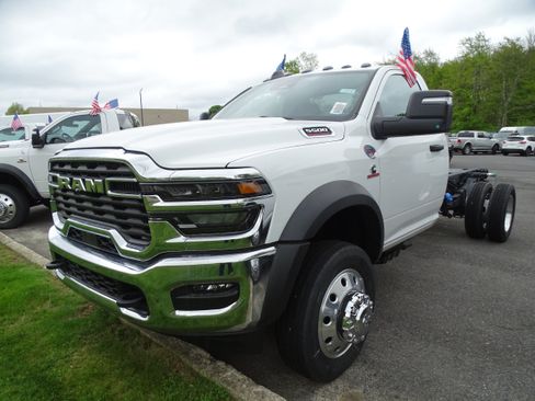 New 2026 RAM 5500 Tradesman w/ Chrome Appearance Group AWD/4WD image 1