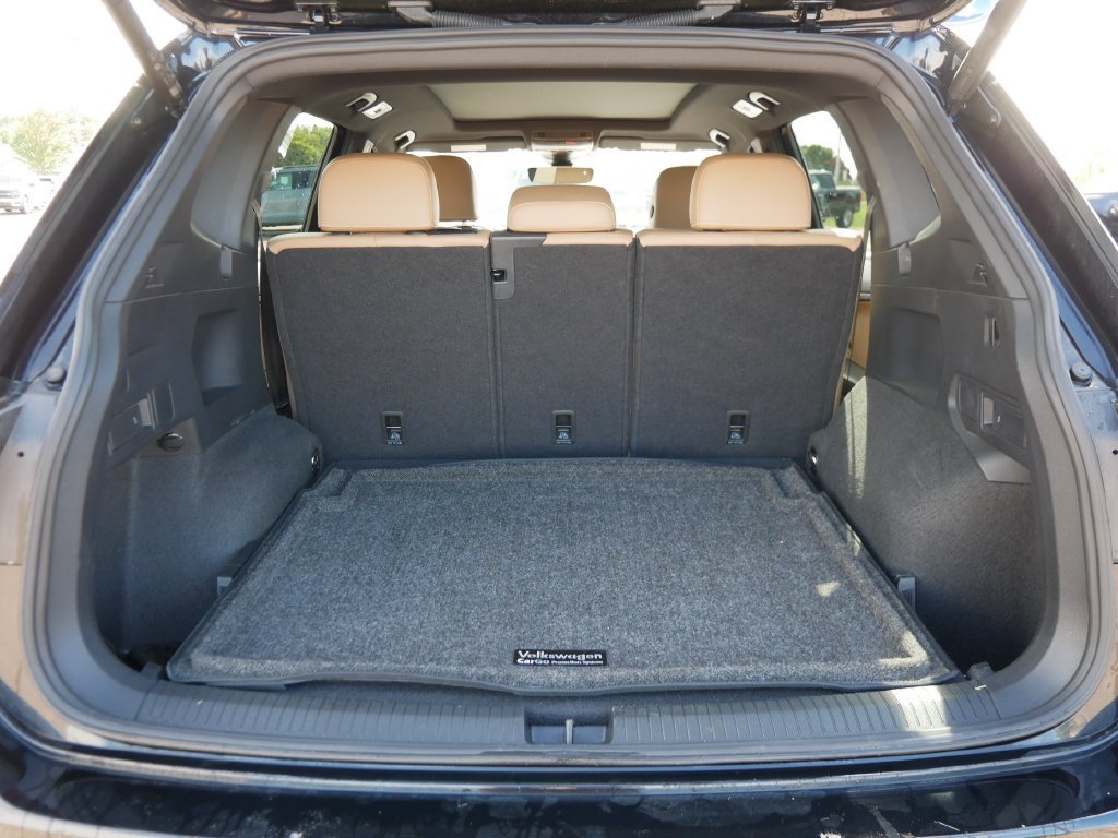 Used 2024 Volkswagen Tiguan SE w/ Panoramic Sunroof Package AWD/4WD image 11