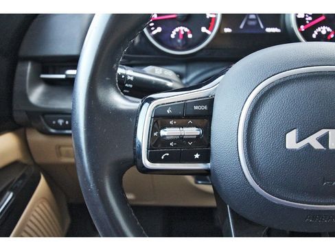 Used 2023 Kia Carnival EX FWD image 20