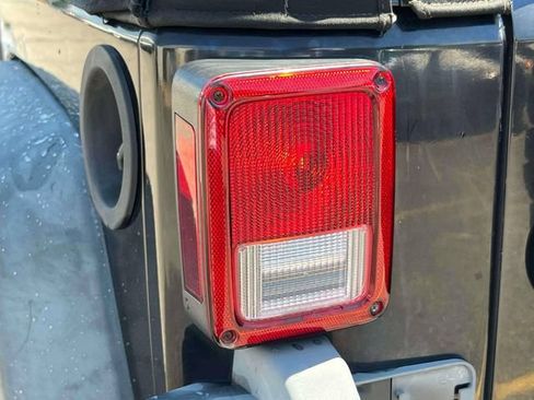 Used 2009 Jeep Wrangler X AWD/4WD image 17