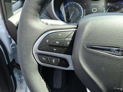 New 2026 Chrysler Pacifica Select FWD image 19