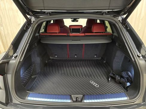 New 2025 Audi SQ5 Prestige image 31