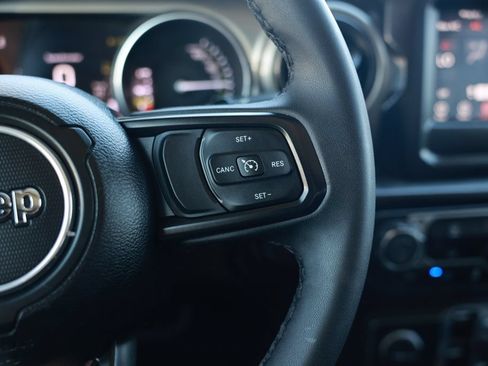 Used 2023 Jeep Wrangler Unlimited AWD/4WD image 23