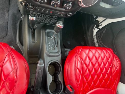 Used 2015 Jeep Wrangler Unlimited Rubicon w/ Dual Top Group AWD/4WD image 23
