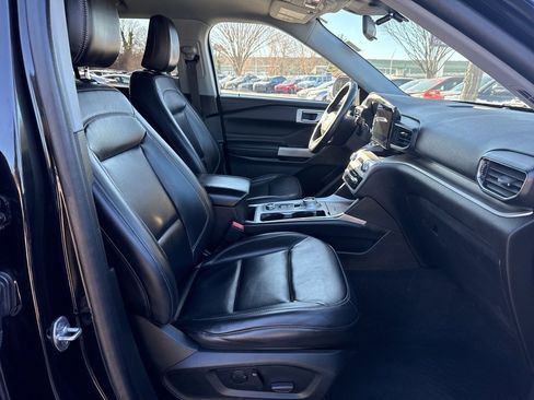 Used 2021 Ford Explorer XLT w/ Equipment Group 202A image 32