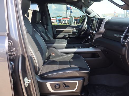 Used 2024 RAM 1500 Laramie AWD/4WD image 12