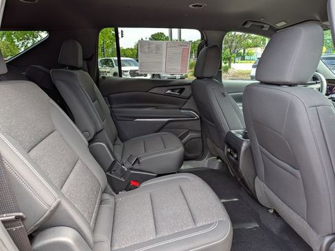 Used 2024 Chevrolet Traverse LT AWD/4WD image 17