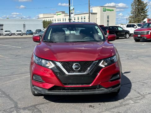 Used 2022 Nissan Rogue Sport S image 2