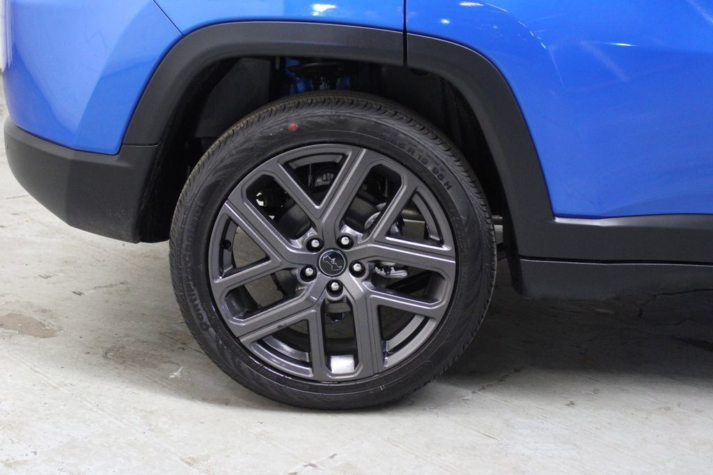 New 2026 Jeep Compass Limited AWD/4WD image 32