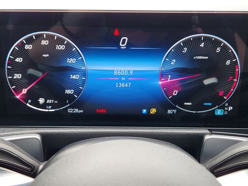 Used 2025 Mercedes-Benz GLB 250 image 9