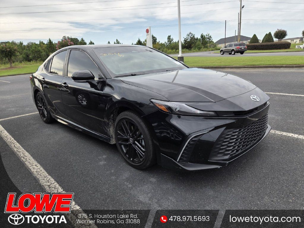 Certified 2025 Toyota Camry SE FWD image 1