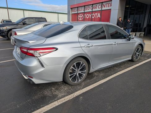 Used 2019 Toyota Camry SE image 4