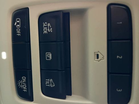 Certified 2022 Buick Envision Avenir w/ Technology Package II image 26