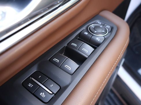 Used 2024 Chevrolet Tahoe High Country image 8