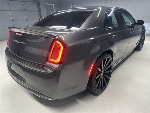 Used 2019 Chrysler 300 Touring w/ Sport Appearance Package RWD image 7