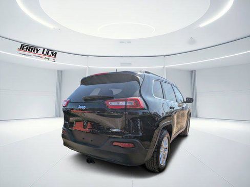 Certified 2017 Jeep Cherokee Latitude w/ Cold Weather Group image 3