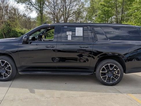 Used 2024 Chevrolet Suburban RST w/ Luxury Package AWD/4WD image 6