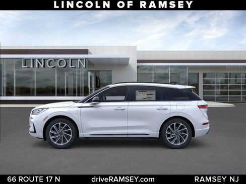 New 2026 Lincoln Corsair Grand Touring AWD/4WD image 3