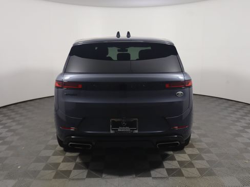 Used 2023 Land Rover Range Rover Sport SE Dynamic image 4