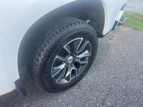 Used 2017 Nissan Pathfinder SV AWD/4WD image 42
