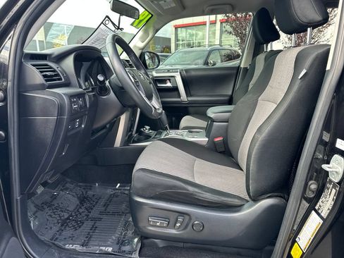 Used 2019 Toyota 4Runner SR5 AWD/4WD image 12