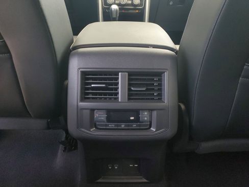 Used 2022 Volkswagen Atlas SE image 12