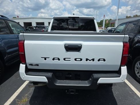 Used 2024 Toyota Tacoma TRD Off-Road w/ TRD Off Road Premium Package AWD/4WD image 5