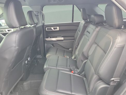 Used 2022 Ford Explorer XLT w/ Equipment Group 202A AWD/4WD image 9