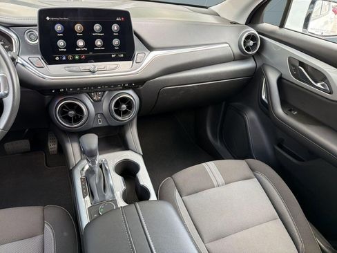 Certified 2025 Chevrolet Blazer LT FWD image 28