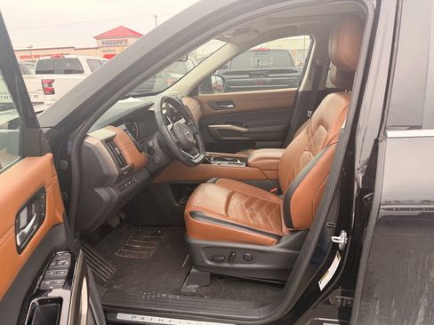 Certified 2024 Nissan Pathfinder Platinum w/ Cargo Package image 6