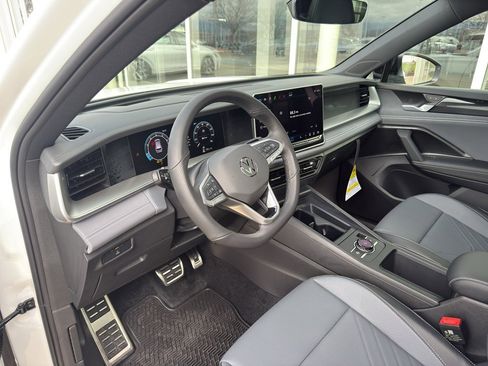 New 2026 Volkswagen Tiguan SE R-Line image 10