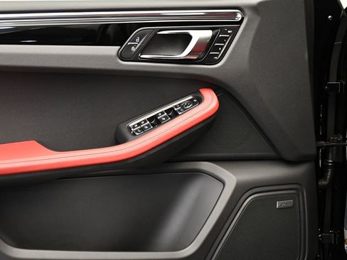 Used 2025 Porsche Macan Turbo image 35