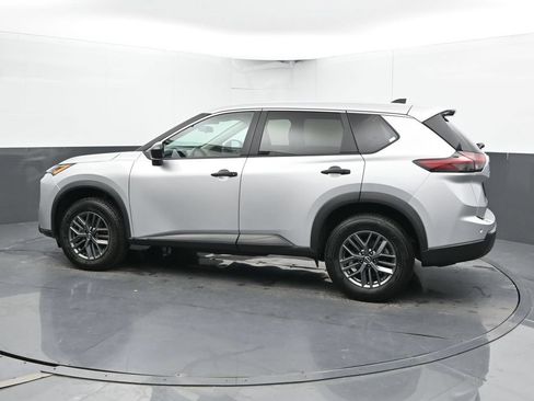 Used 2024 Nissan Rogue S FWD image 9