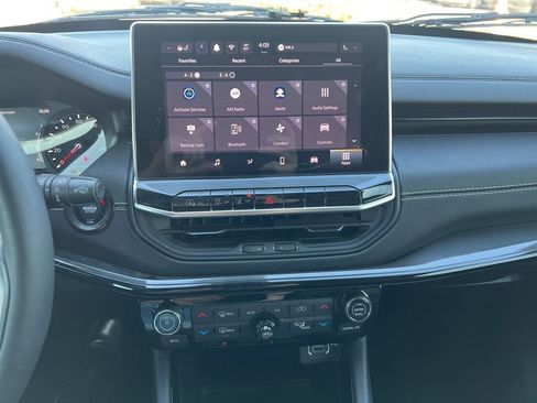 Used 2024 Jeep Compass Latitude w/ Convenience Group image 8