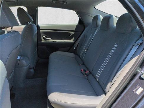 Used 2021 Hyundai Elantra SEL FWD image 21
