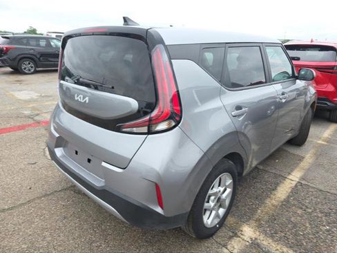 Used 2025 Kia Soul LX FWD image 9