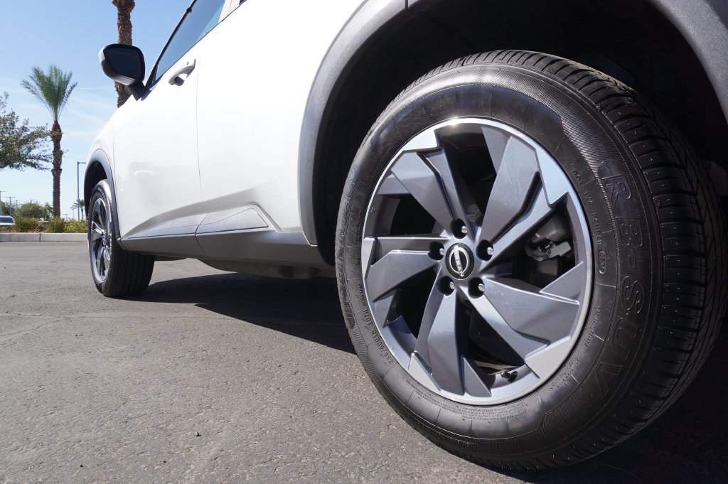 Certified 2025 Nissan Rogue SV FWD image 6