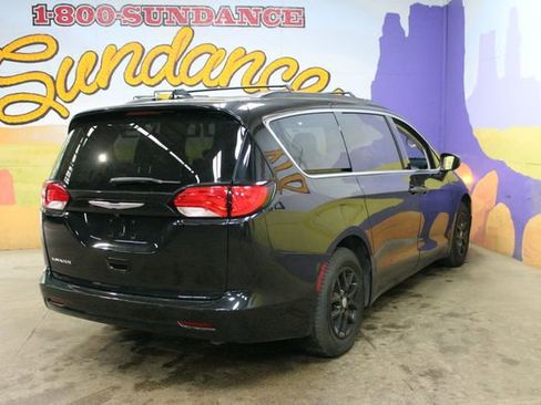 Used 2020 Chrysler Voyager Lxi FWD image 8