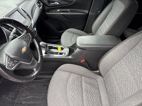 Used 2022 Chevrolet Equinox LT w/ Driver Convenience Package image 11