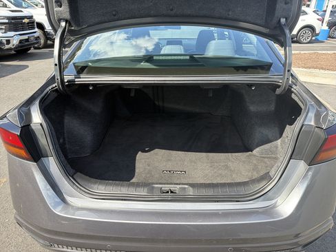 Used 2024 Nissan Altima 2.5 SV FWD image 33