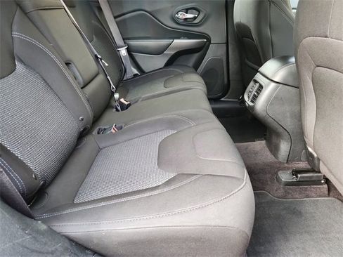 Used 2019 Jeep Cherokee Latitude w/ Popular Appearance Group image 24