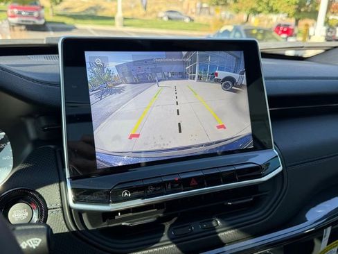 New 2025 Jeep Compass Latitude w/ Sun & Sound Group image 20