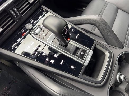Used 2022 Porsche Cayenne image 65