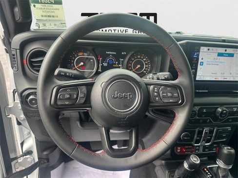 Used 2024 Jeep Wrangler Unlimited Rubicon image 17
