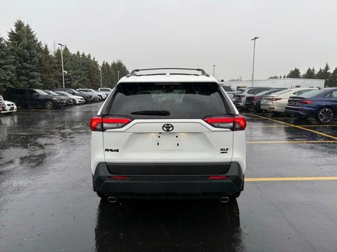 Used 2020 Toyota RAV4 XLE Premium image 4